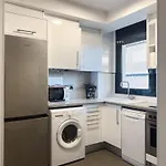 Apartamento con jardín en primera linea de playa con parking y piscina