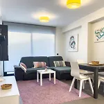 Apartamento con jardín en primera linea de playa con parking y piscina