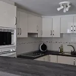Immaculate And Modern 1 Bedroomed Apartment