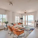 Luxury Villa With Private Pool And 7 Bedrooms