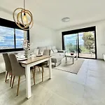 Iconic By United Renters