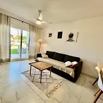 2 Bedroom Apartment Walking Distance To The Beach