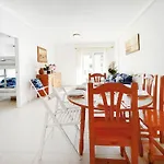 Sunny Blue Home - Near Pools & Beach