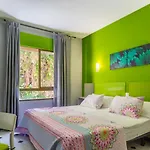 Hostal Tropical