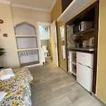 Makao Abbys House