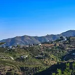 La Fuente Apt 4, Frigiliana Amazing 3 Bedroom 2 Bthroom Family Apartment With Views, Padel Court And 2 Pools Hansonholiday Rentals
