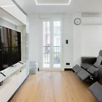 Modern & Cozy Flat With Tennis Court
