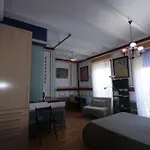 B&B \