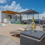 Casa Vacacional con piscina climatizada y jacuzzi