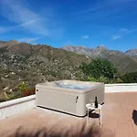 Luxury Villa - Breathtaking Views - Hot Tub - 15\' To Beach