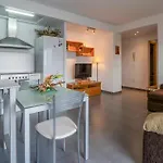 2 Bedroom Cozy Apartment In Moncafar