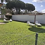 Moderno Y Amplio Chalet, Con Piscina Privada