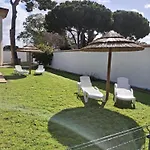 Moderno Y Amplio Chalet, Con Piscina Privada