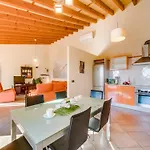 Lush Country House In Buger