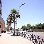 Amplio Piso De 3 Dormitorios Con Balcon Y Aparcamiento - Alborania