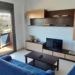 Amplio Piso De 3 Dormitorios Con Balcon Y Aparcamiento - Alborania