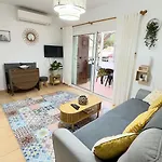 Casa ANNA - climatisé, 2 chambres, 50 m plage, terrasse 16m2, Wifi