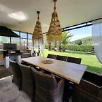 Superb Villa Stunning Gardens Pool y Jacuzzi by Villa Enri