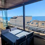 Modern Penthouse Apartment - 1 Min From The Beach