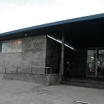 Mundaka Hostel & Sports Cafe