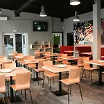 Mundaka Hostel & Sports Cafe