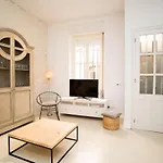 Moll House, The Hostel