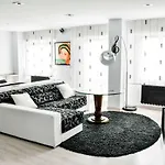 Black And White Suitte \