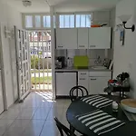 Seaside Bungalow, Avenida de Alemania, 25 Apartment