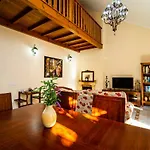 Casa Los Laureles