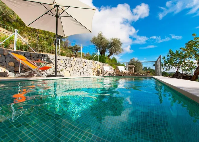Villa Mancor Pool & Mountain Views