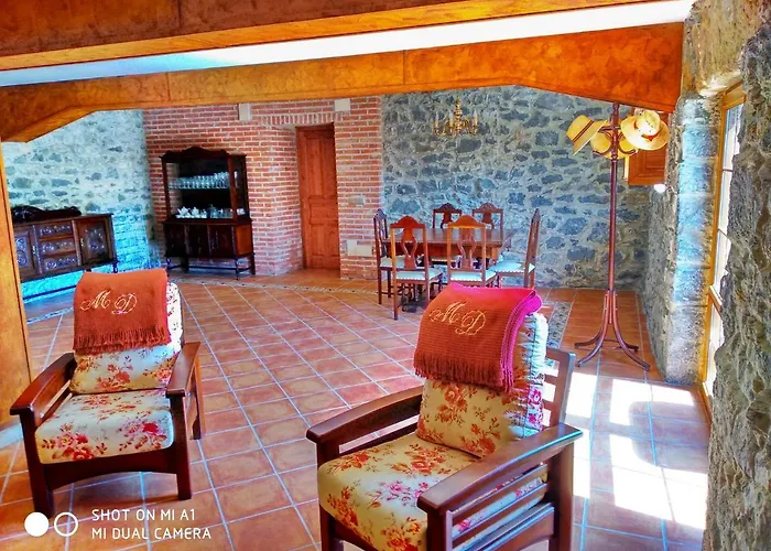 Casa Amplia Con Jardin Y Aparcamiento G-100147
