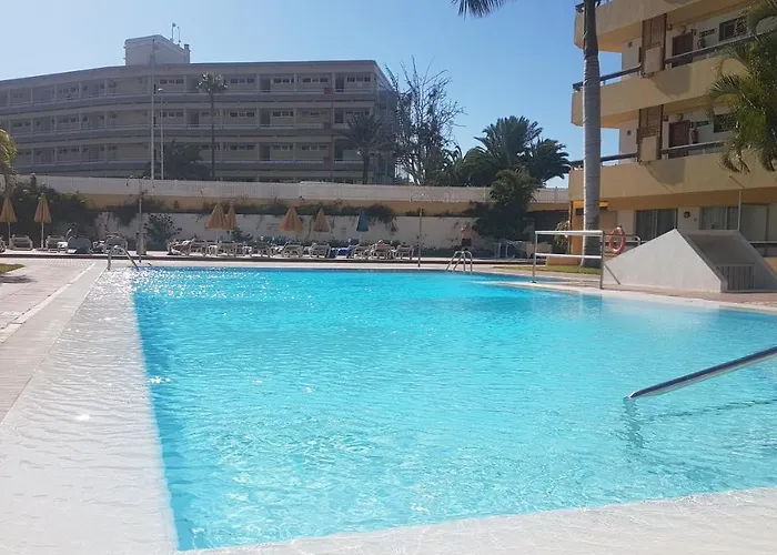 Las Camelias Apartments