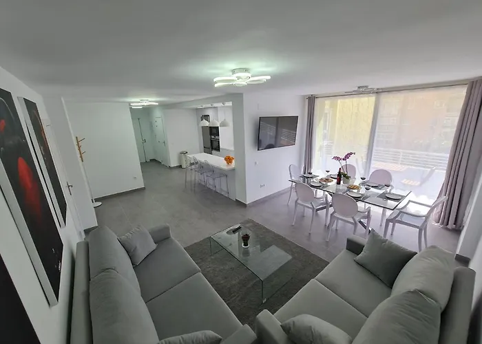 Modern 3 Bedroom Luxury Apartment In Torremolinos