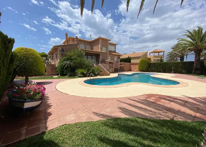 Chalet En Los Canales De Veneziola Con Piscina Y Embarcadero