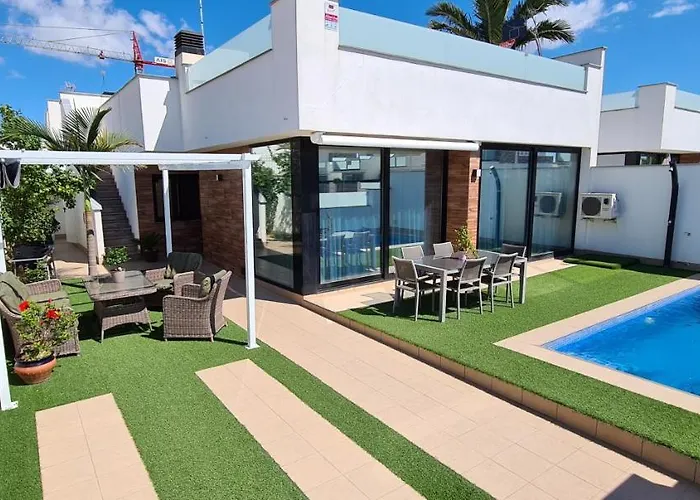 Lo Pagan Holiday House