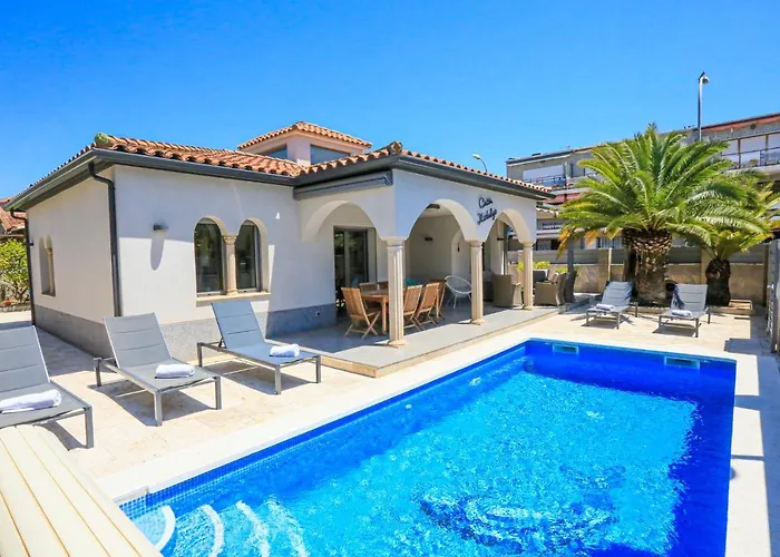 Villa Hidalgo Only Families