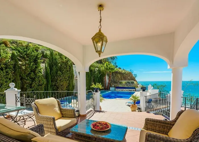 Villa Isabel de Nerja by Ruralidays