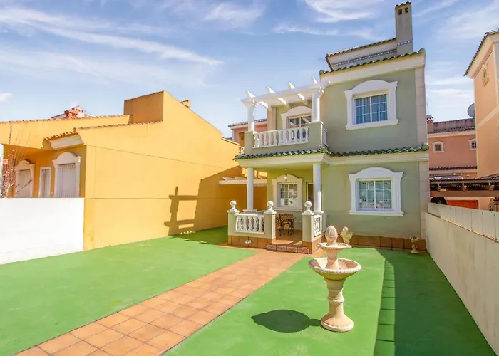 Lovely Home With Swimming Pool