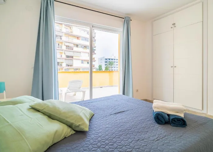Awesome apartment in Benalmádena Costa with Outdoor swimming pool, WiFi&3 Bedrooms