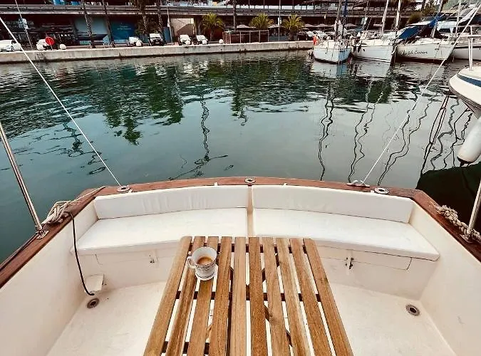 Stylish 80\'S Fishing Boat