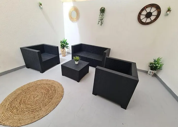 Beautiful Apartment With Patio