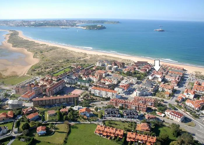 Somo. A Pie De Playa