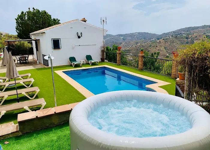 Villa En Frigiliana Con Piscina Y Jacuzzi
