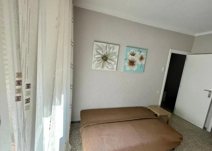 Apartamentos Ismael. Isabel