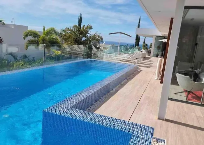 Luxury Villa Rebeka - Heated Pool And Jacuzzi