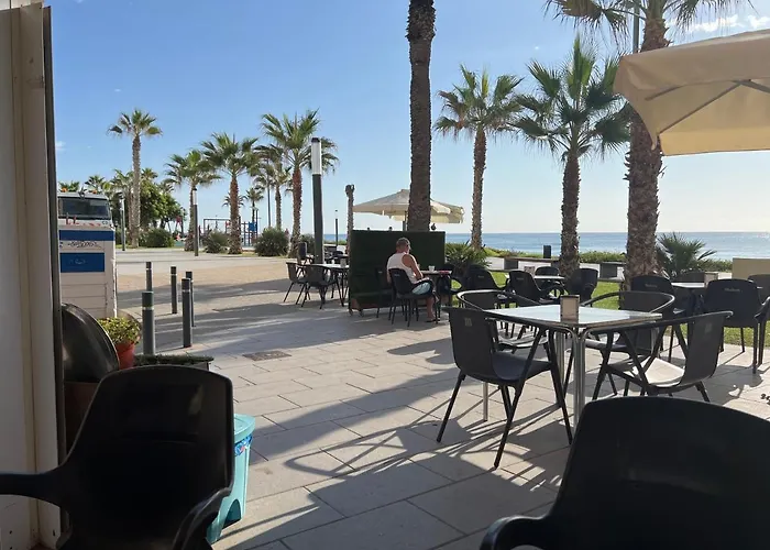 Big One Bedroom Apartment Next To Beach.
