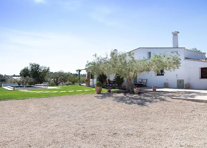 Santolina - Casa Rural en l\'Ampolla con piscina privada, jardín y barbacoa