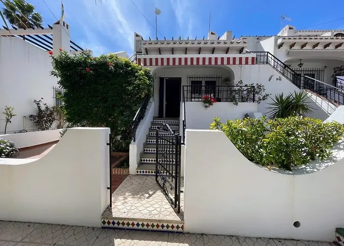 Botanical 2 Bedroom Bungalow With Com Pool Vm33
