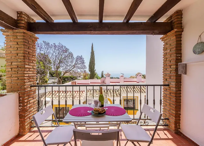 Sunny Tranquility With Pool - Happy Rentals