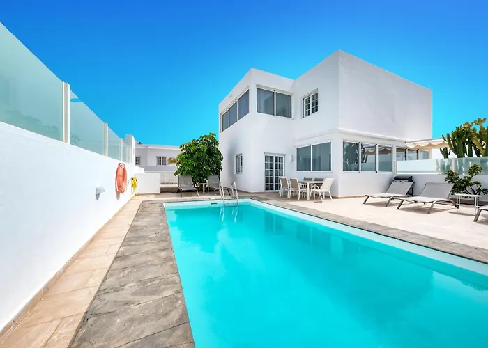 Lanzarote 2-Private Pool, Bbq, Air-Con